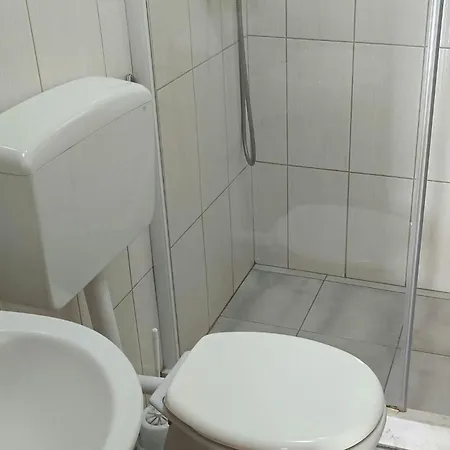 1 Bedroom Amazing In Apartament Maslenica