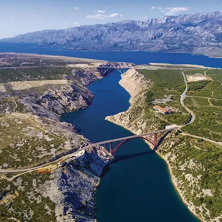 1 Bedroom Amazing In Apartament Maslenica